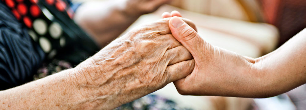 در مراقبت از سالمندان چه نکاتی را باید در نظر گرفت؟