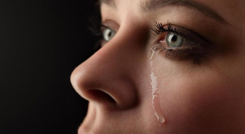 گریه کنید و از فواید آن بهره مند شوید گریه کنید و از فواید آن بهره مند شوید