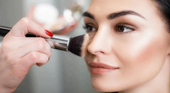نحوه اعمال آرایش پودر فشرده نحوه اعمال آرایش پودر فشرده