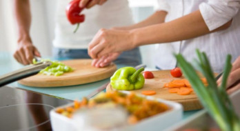 مصاحبه با کارشناس تغذیه در خصوص رژیم صحیح, تحرک و ماساژ و طبخ صحیح غذاها (قسمت سوم) مصاحبه با کارشناس تغذیه در خصوص رژیم صحیح, تحرک و ماساژ و طبخ صحیح غذاها (قسمت سوم)