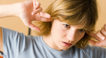 وزوز گوش چیست؟ علل، علائم، تشخیص و درمان وزوز گوش وزوز گوش چیست؟ علل، علائم، تشخیص و درمان وزوز گوش