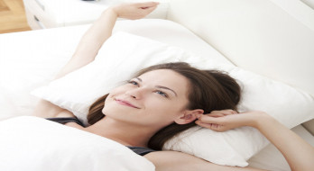 5 دقیقه تمریناتی ساده برای بعد از بیدار شدن از خواب در صبحگاه 5 دقیقه تمریناتی ساده برای بعد از بیدار شدن از خواب در صبحگاه